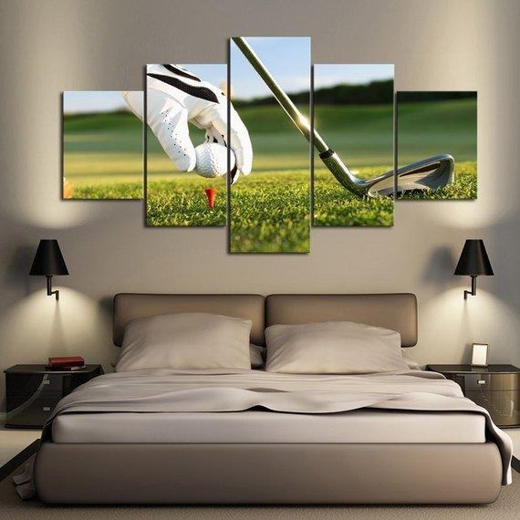 Golfspielen bei Sonnenaufgang – Ruhiges Leinwandbild für Golf-Fans