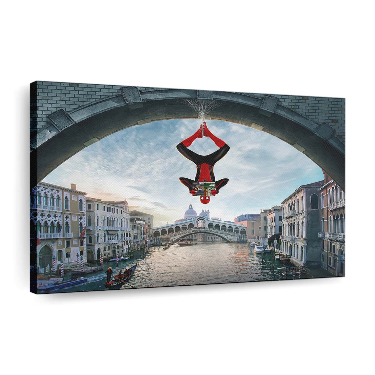 Spider Man weit weg von zu Hause hängt und liest Zeitung Leinwandbild - Wanddeko